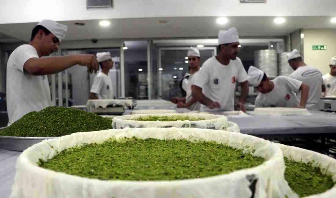 Ramazan Bayramı yaklaşırken Gaziantep’te baklava üretimi iki katına çıktı. Yurt