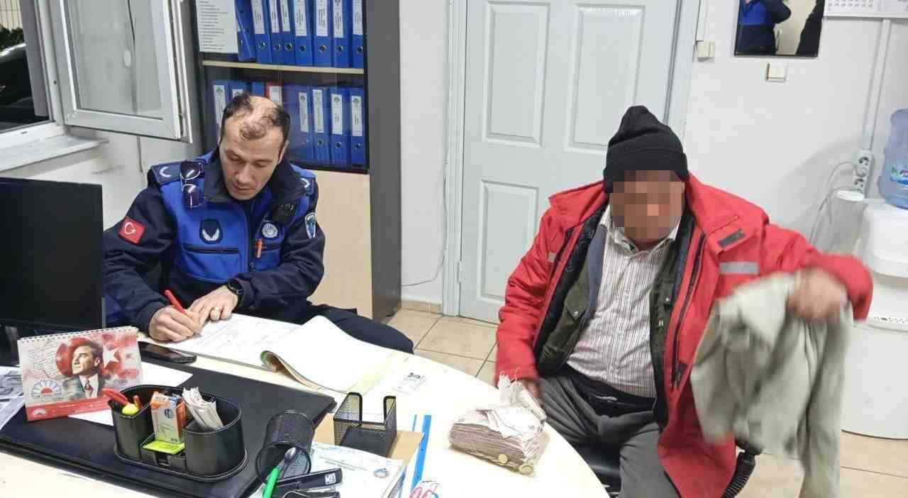 Eskişehir’de cami önünde görme engelli taklidi yaparak dilencilik yapan İ.M.