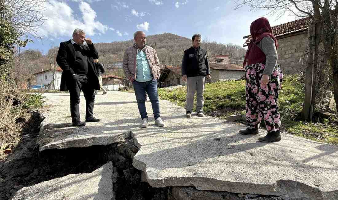 Bartın’da Heyelan! Yol Çöktü, Mahalleli Tedirgin Bartın’ın Hasankadı beldesinde meydana gelen heyelan, mahallede büyük tedirginlik yarattı.