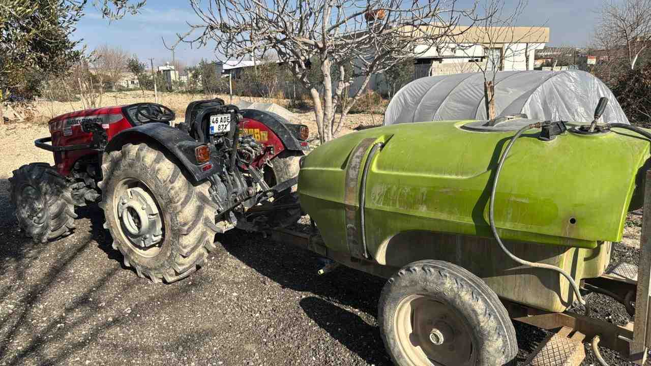 Şanlıurfa’nın Birecik ilçesinde çalışır durumdaki ilaçlama motoruna dokunan 5 yaşındaki