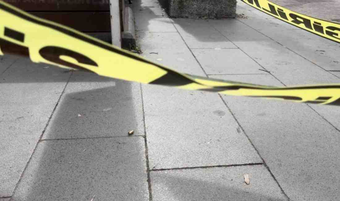 İstanbul Bayrampaşa’da bir güzellik merkezinde çalışan Emre Kartal (32), broşür