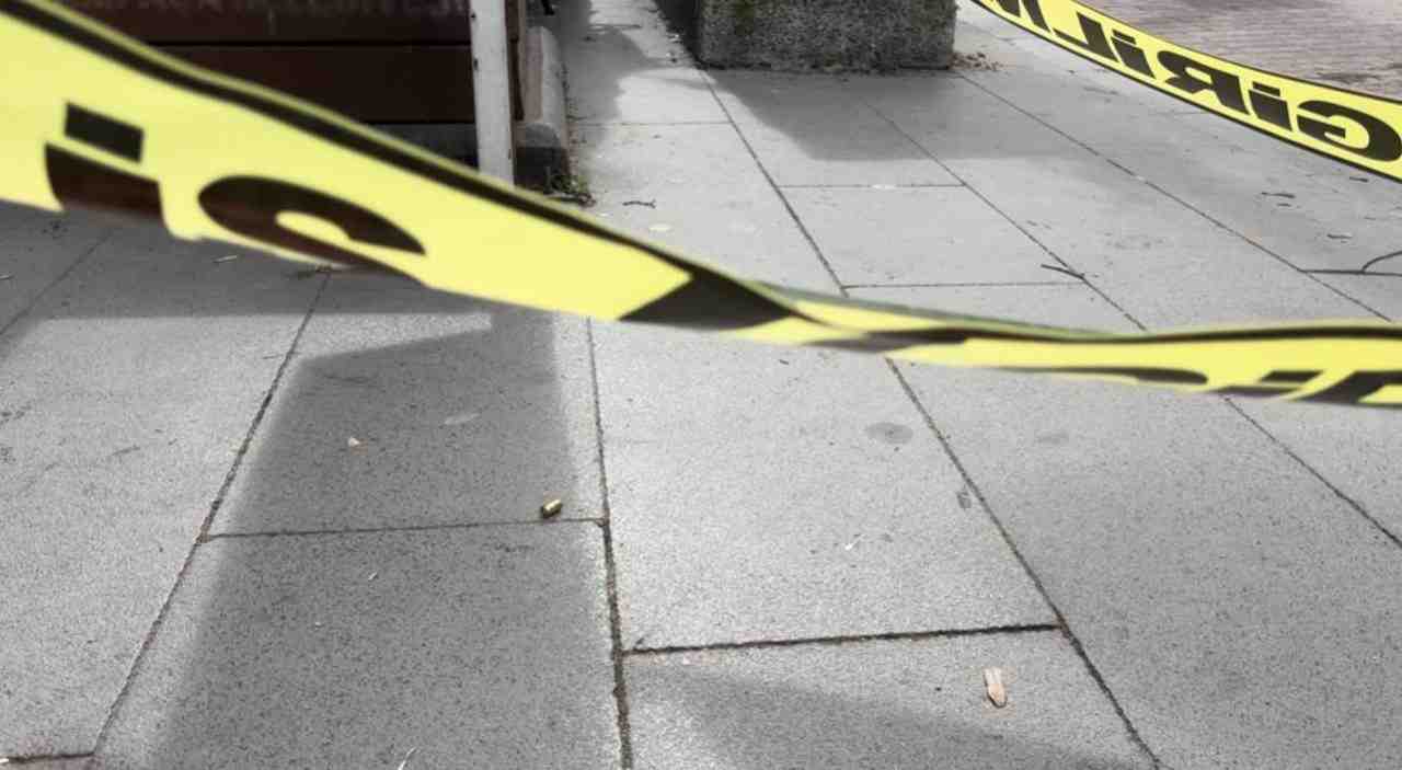 İstanbul Bayrampaşa’da bir güzellik merkezinde çalışan Emre Kartal (32), broşür