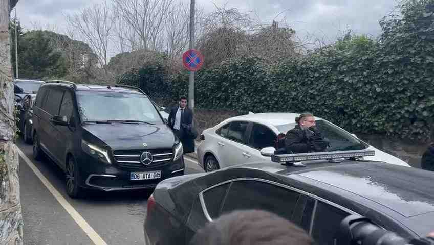 CHP Genel Başkanı Özgür Özel, İstanbul Büyükşehir Belediye Başkanı Ekrem
