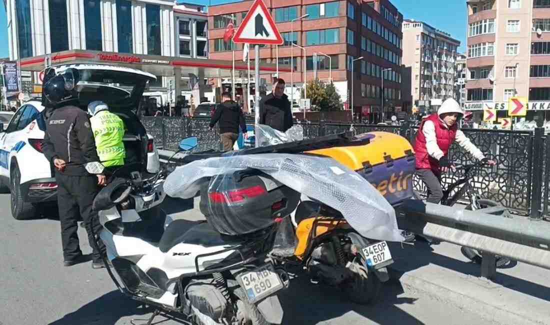 Esenyurt’ta Motosiklet Denetimi: 12 Sürücüye 67 Bin Lira Ceza Esenyurt’ta polis ekipleri, motosiklet sürücülerine yönelik denetim gerçekleştirdi. Kurallara uymadığı