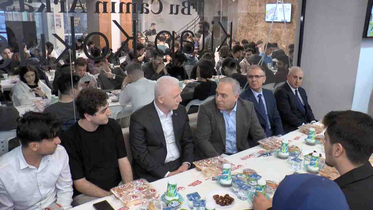 İstanbul Valisi Davut Gül’den Gençlere Ramazan Sürprizi Vali Gül, Ramazan’ın