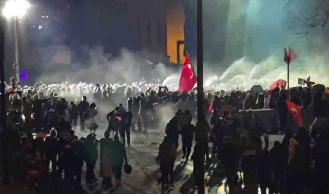 Saraçhane’de İzinsiz Gösteriye Polis Müdahalesi İstanbul Büyükşehir Belediye (İBB) Başkanı