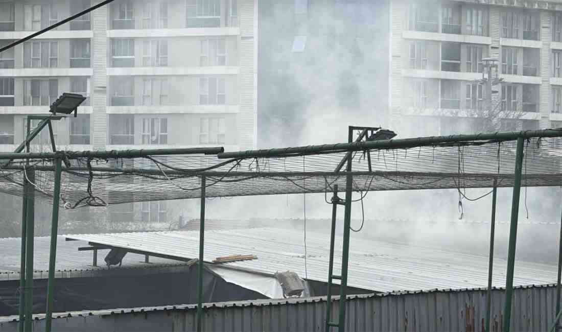 İstanbul Kağıthane Şirintepe Mahallesi’nde bir orman ürünleri deposunda çıkan yangın,