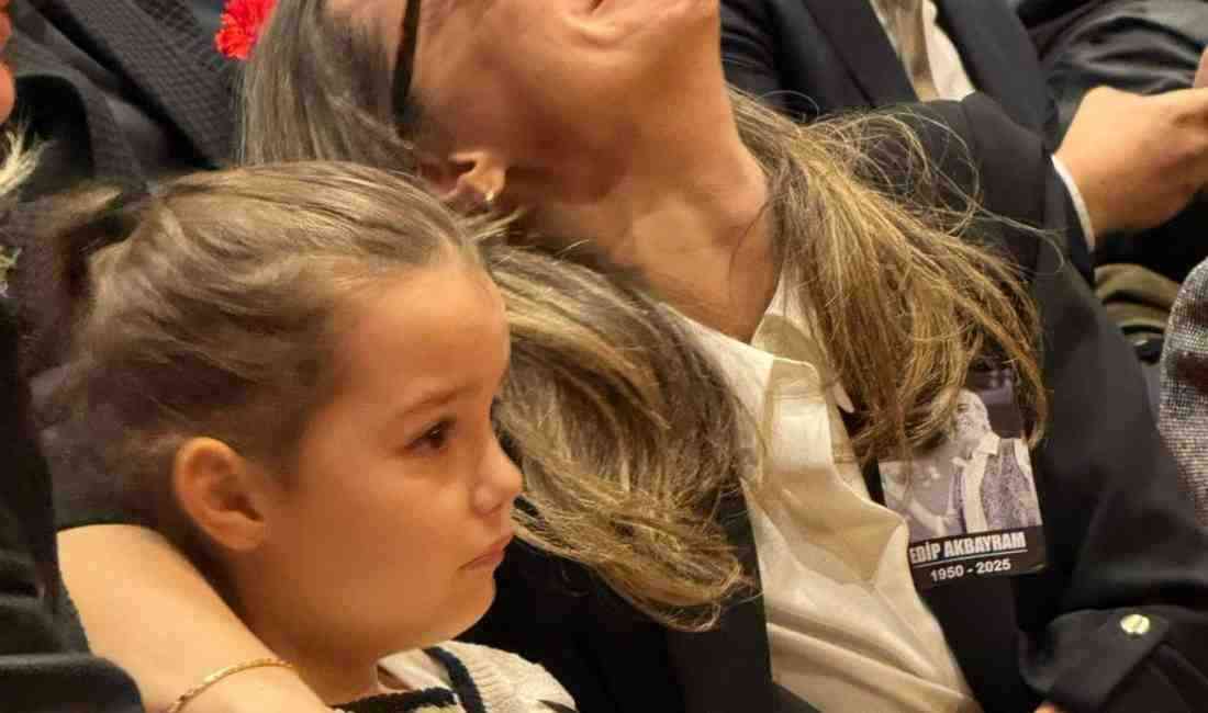 Türk müziğinin efsane isimlerinden Edip Akbayram (74), çoklu organ yetmezliği