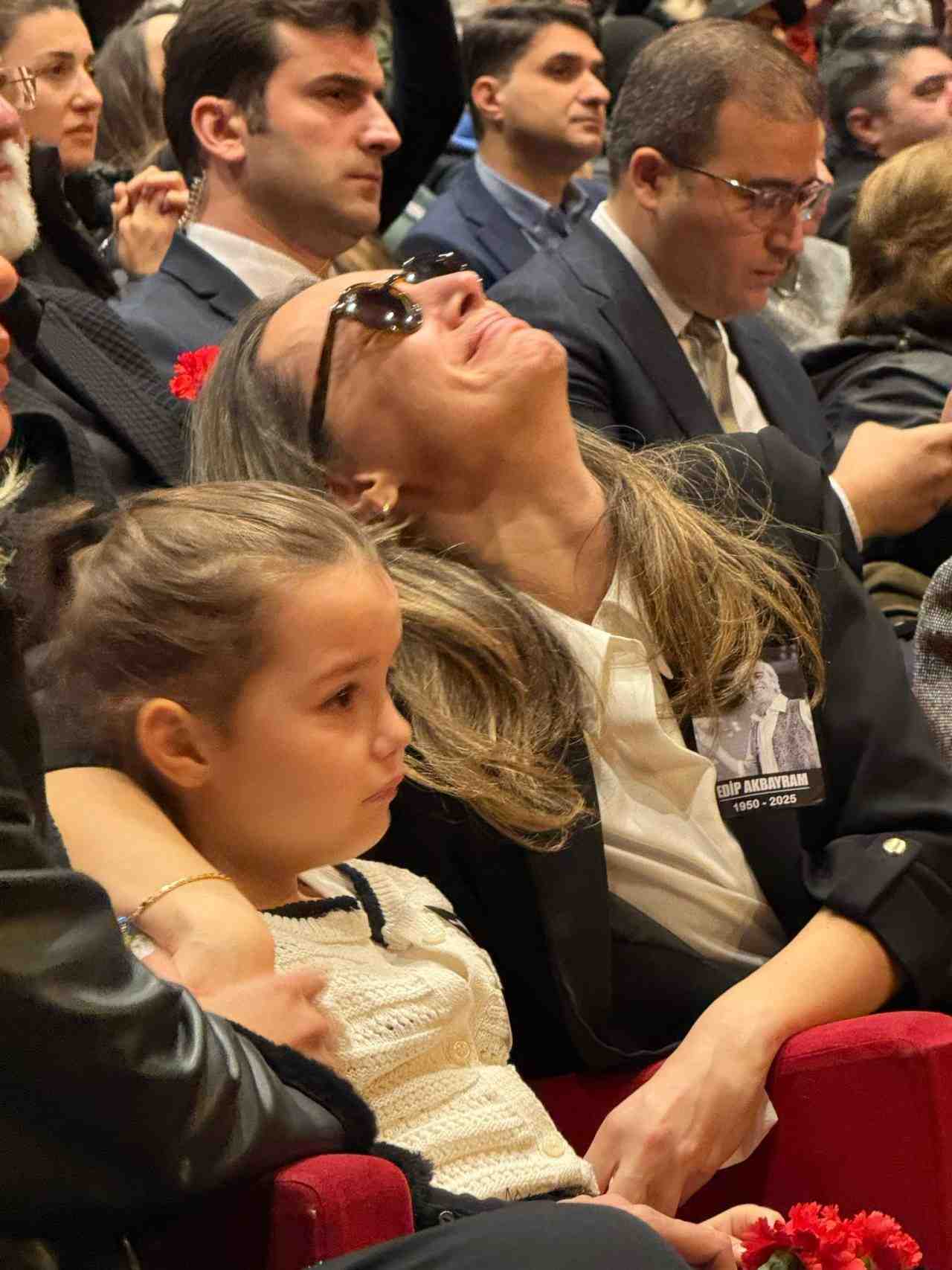 Türk müziğinin efsane isimlerinden Edip Akbayram (74), çoklu organ yetmezliği