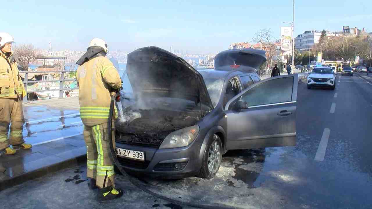 Yangın 1 Saatte Söndürüldü, Araç Kullanılamaz Hale Geldi İstanbul’un Üsküdar