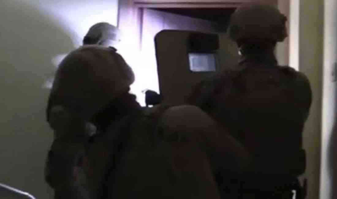 İzmir’de FETÖ/PDY’ye yönelik yürütülen soruşturma kapsamında düzenlenen operasyonda 8 şüpheli