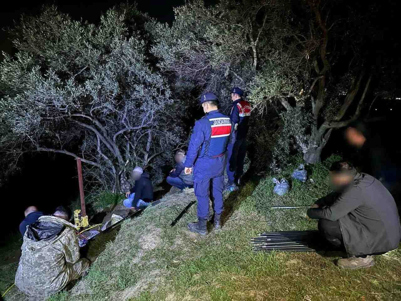Aydın’ın Germencik ilçesinde kaçak kazı yaparak tarihi eser arayan 7