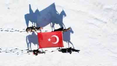 Erzurum Atatürk Üniversitesi Manej Alanı ve Atçılık Koordinatörlüğü bünyesindeki öğrenciler,