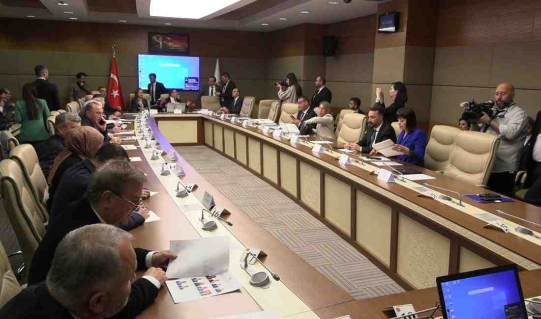 TBMM Kartalkaya’daki Otel Yangınını Araştırıyor: Turizm Temsilcileri Dinlendi Türkiye Büyük Millet Meclisi’nde (TBMM) Kartalkaya’da bir otelde meydana gelen