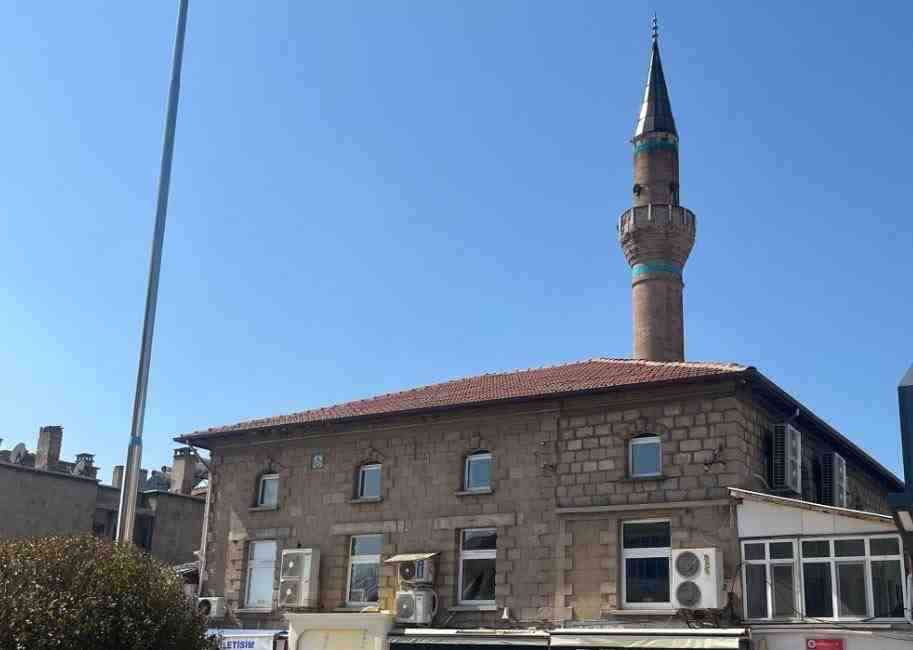 Kütahya’nın Tavşanlı ilçesinde, 1951 yılında inşa edilen Aşağı Tekke Camisi’nde