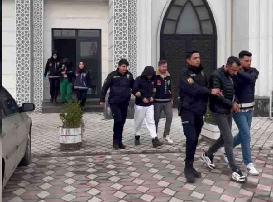 Darıca’da 4 Adrese Eş Zamanlı Baskın Kocaeli’nin Darıca ilçesinde, fuhuş