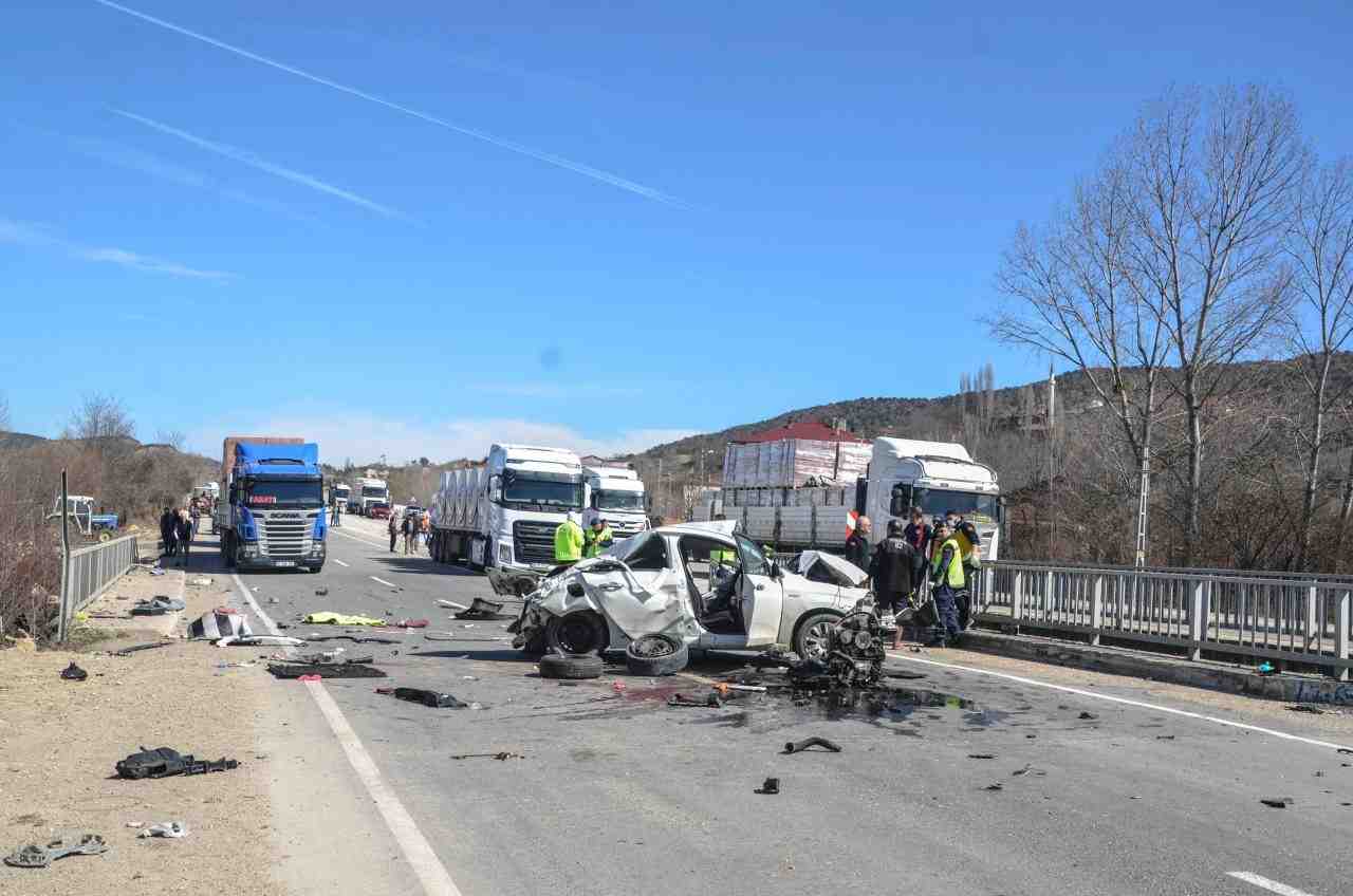 Köprü Korkuluklarına Çarpan Otomobil Takla Attı Kastamonu’nun Taşköprü ilçesinde, sabah