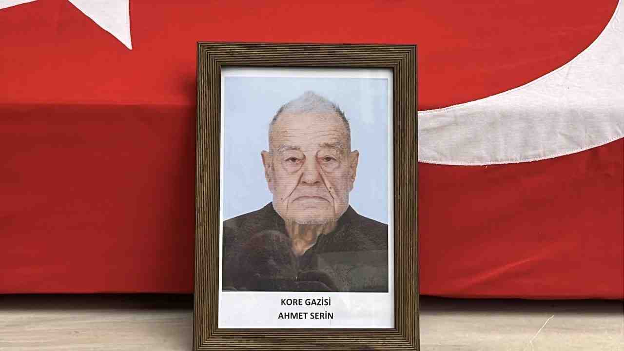 Kocaeli’nin Darıca ilçesinde yaşayan 95 yaşındaki Kore gazisi Ahmet Serin,