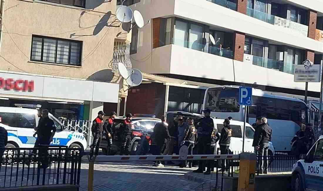 Aydın’ın Kuşadası ilçesinde, iki grup arasında çıkan silahlı çatışmada bir