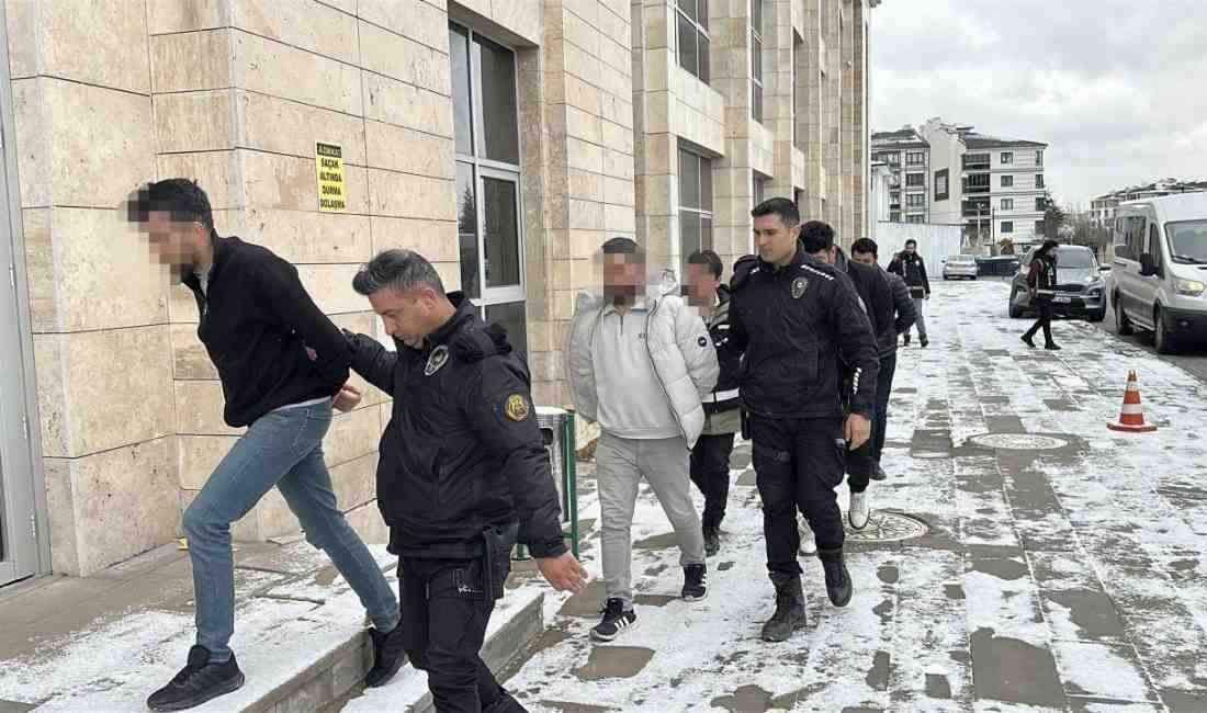Kütahya merkezli 3 ilde suç örgütüne yönelik düzenlenen operasyonda 6