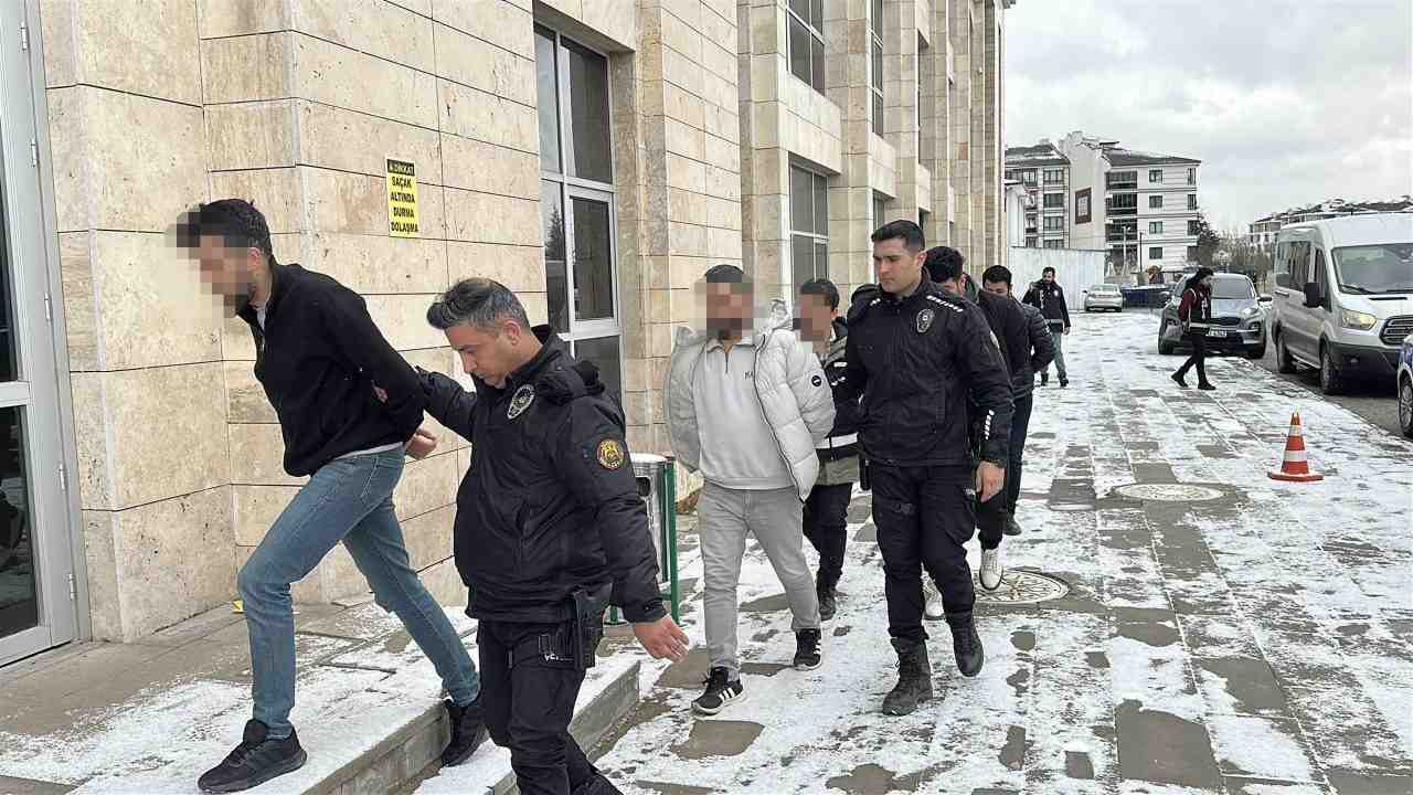 Kütahya merkezli 3 ilde suç örgütüne yönelik düzenlenen operasyonda 6