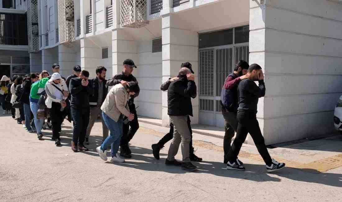 116 Kişiyi Mağdur Eden Kuyumcu ve 13 Şüpheli Yakalandı Mersin’de