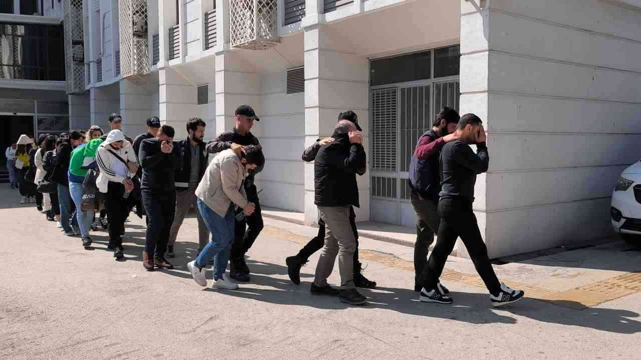 116 Kişiyi Mağdur Eden Kuyumcu ve 13 Şüpheli Yakalandı Mersin’de