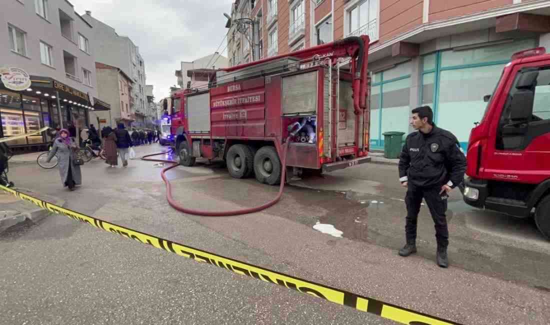 Bursa’nın Osmangazi ilçesinde bir markette meydana gelen patlamanın ardından çıkan