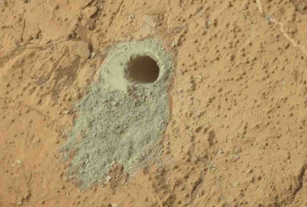 Mars’taki eski bir göl yatağında, bir düzine karbon atomundan oluşan