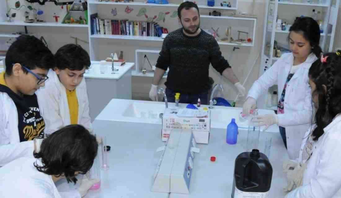 Milli Eğitim Bakanlığı (MEB), yönetici ve öğretmenlerin ders ve ek