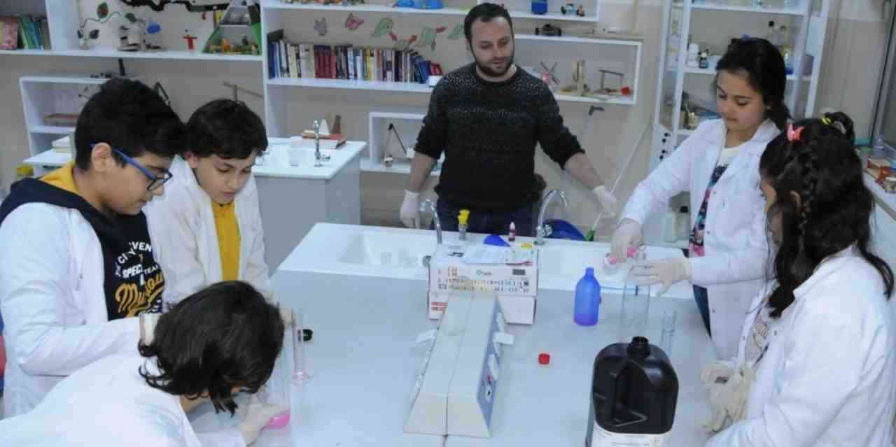 Milli Eğitim Bakanlığı (MEB), yönetici ve öğretmenlerin ders ve ek