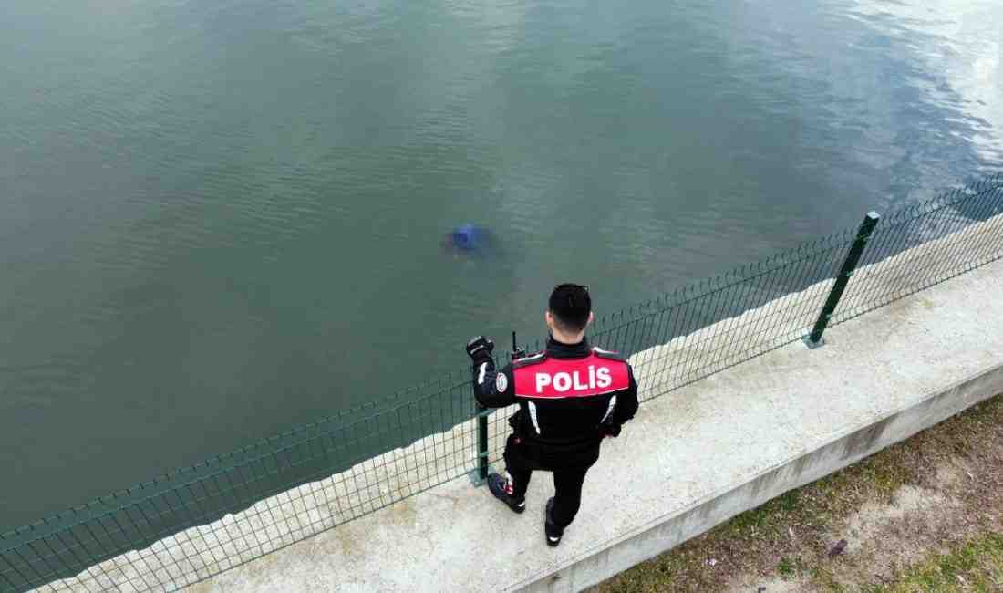 Edirne’de Meriç Nehri’nde bir kişinin cansız bedeni bulundu. Yapılan incelemelerde,