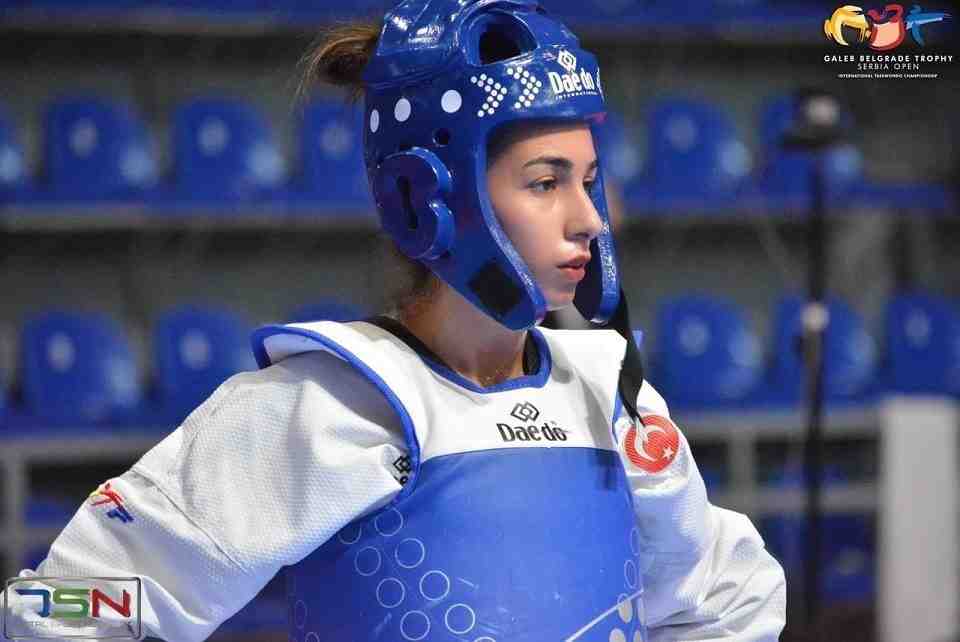 Milli tekvandocu ve AJet kabin memuru Hülya Eda Kıranşal, sporculuk