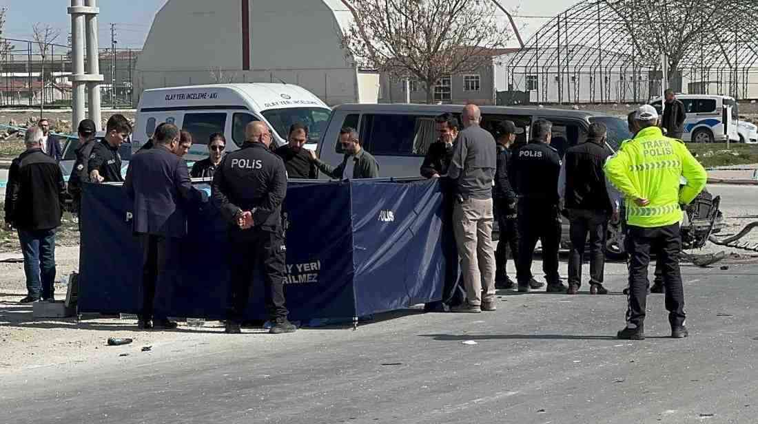 Kaza Karatay’da Kavşakta Meydana Geldi Konya’nın Karatay ilçesinde, bir minibüsün