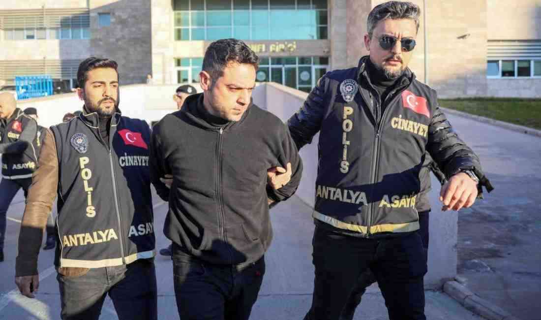 Antalya’da, motokurye Ali Diken’i (32) ve baldızı Zeynep Ece Aksay’ı