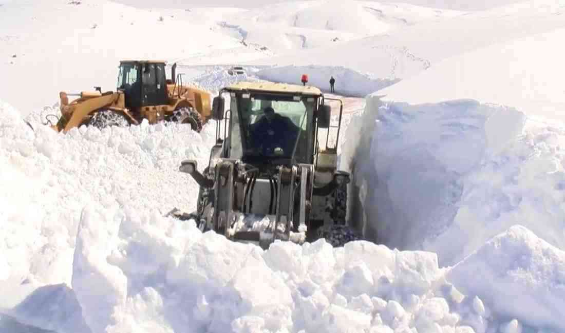 Ekipler 2.500 Rakımlı Köy Yollarını Açıyor Muş’ta İl Özel İdaresi