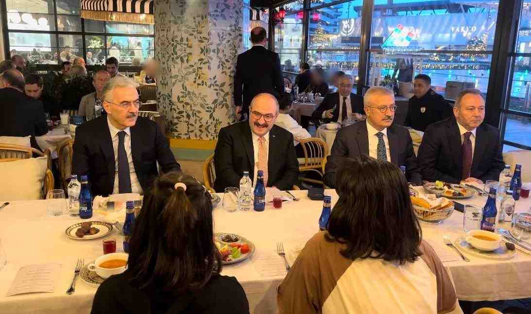 Bursa’da Düzenlenen İftara Milletvekili Mustafa Varank da Katıldı Bursa’da İtalyan