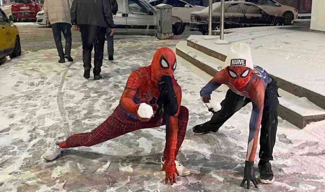 Türkiye’yi gezme hayaliyle İzmir’den yola çıkan Ayaz Salih Koç (25),