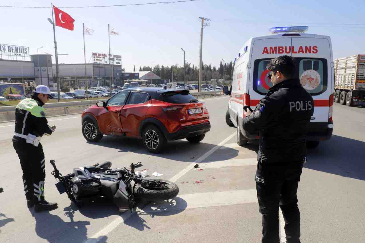 Edirne’nin Keşan ilçesinde otomobille çarpışan motosikletin ehliyetsiz ve kasksız sürücüsü