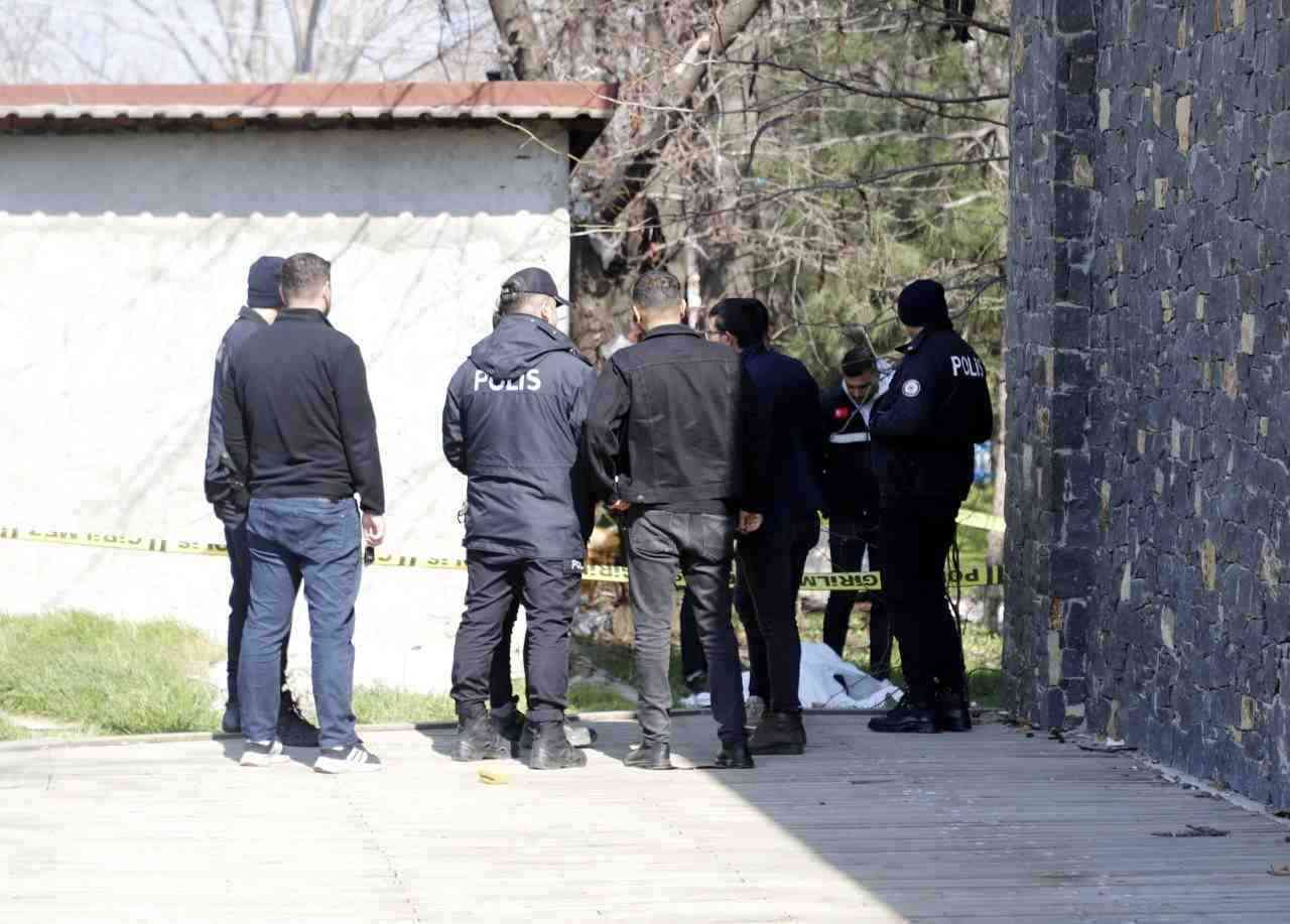 Edirne’nin Keşan ilçesinde 69 yaşındaki Önder Gündüz, bir parkta ölü