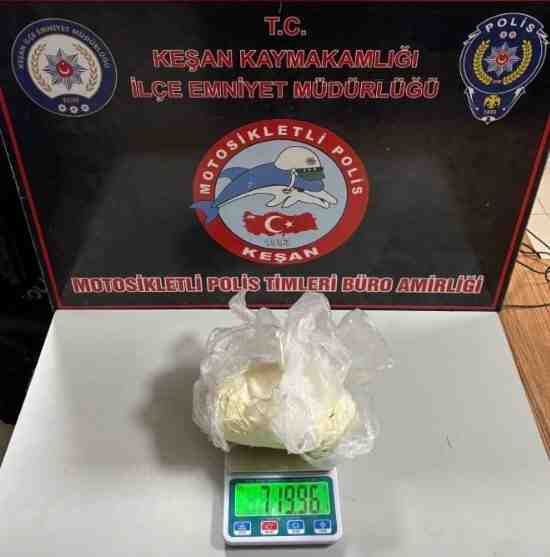 Edirne’nin Keşan ilçesinde, polis ekiplerinin şüphe üzerine yaptığı aramada 15