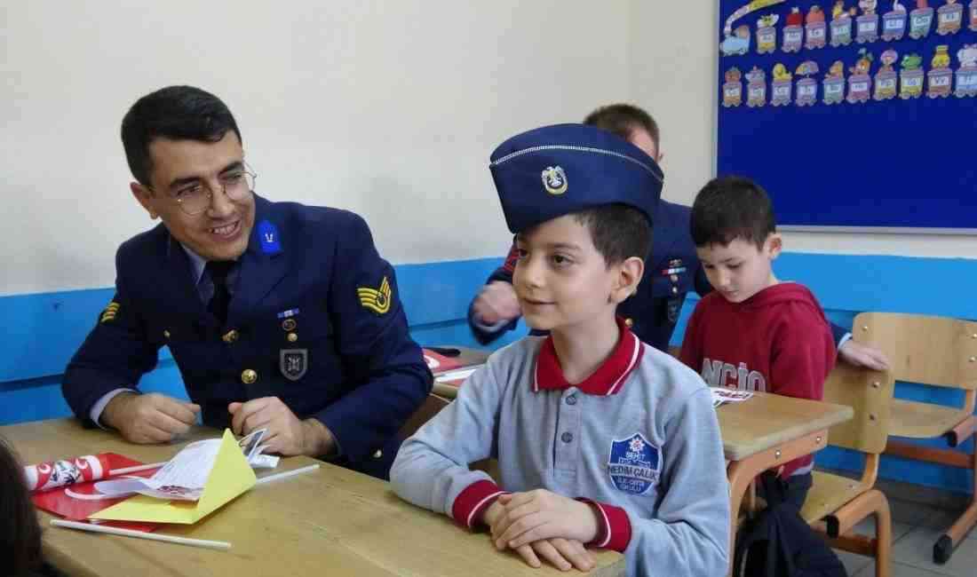 Rize’de okuma yazmayı yeni öğrenen 1. sınıf öğrencileri, ‘İlk Mektubum