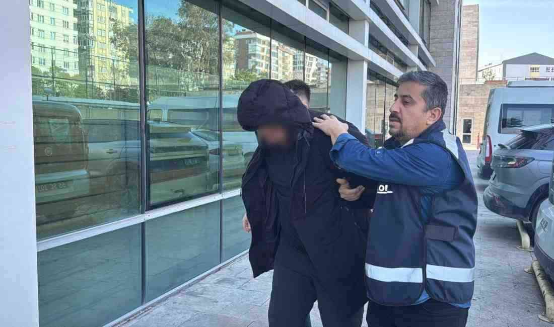 Samsun’da polisin düzenlediği operasyonda, bir eğlence mekanında çok sayıda silah,