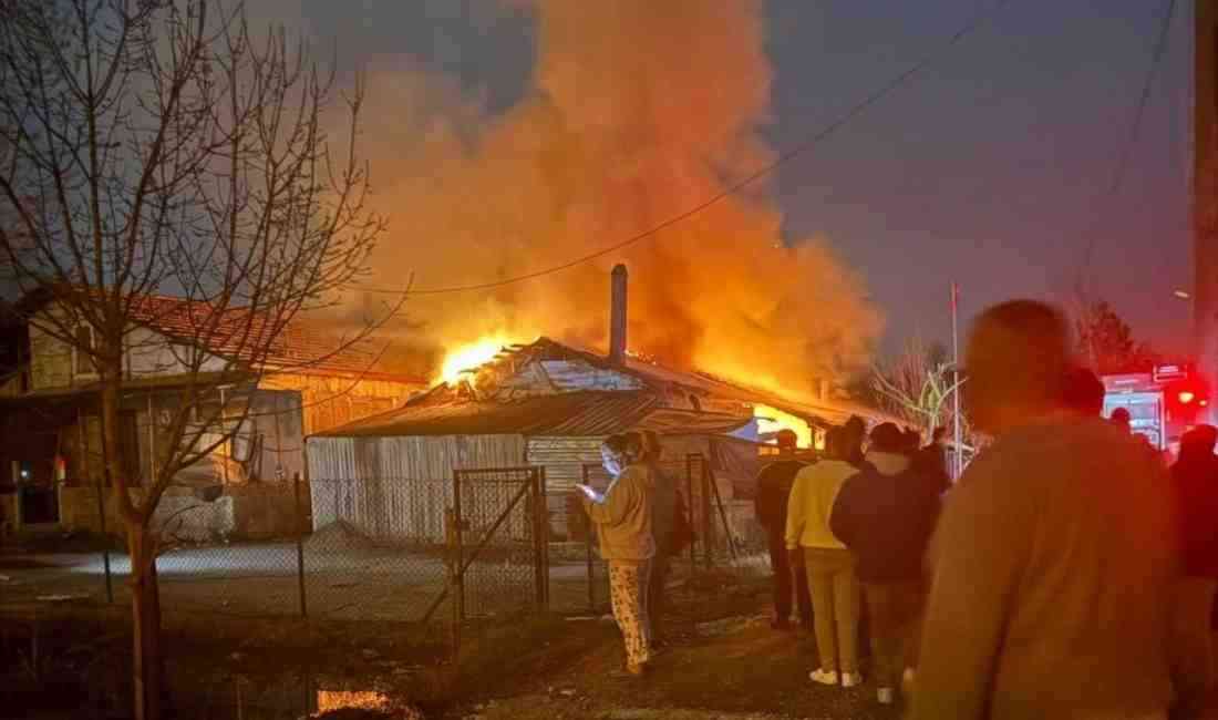 Sakarya’nın Adapazarı ilçesinde, daha önce komşularını öldürdüğü gerekçesiyle tutuklanan baba