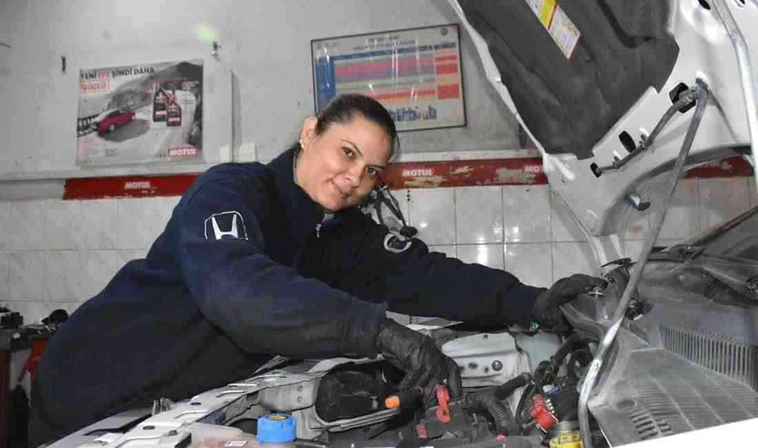 Sanayide Kadın Gücü İzmir’de oto tamircisi Dilek Bağkesen (39) ve