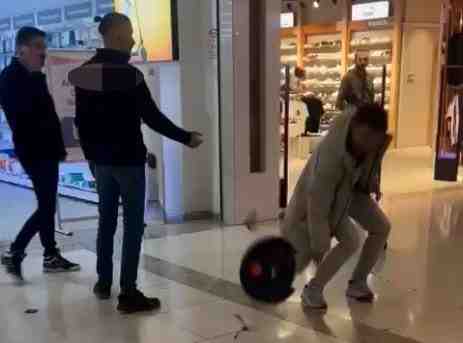 Sivas’ta Turgay Abuş (39), iki yıl önce satın aldığı robot