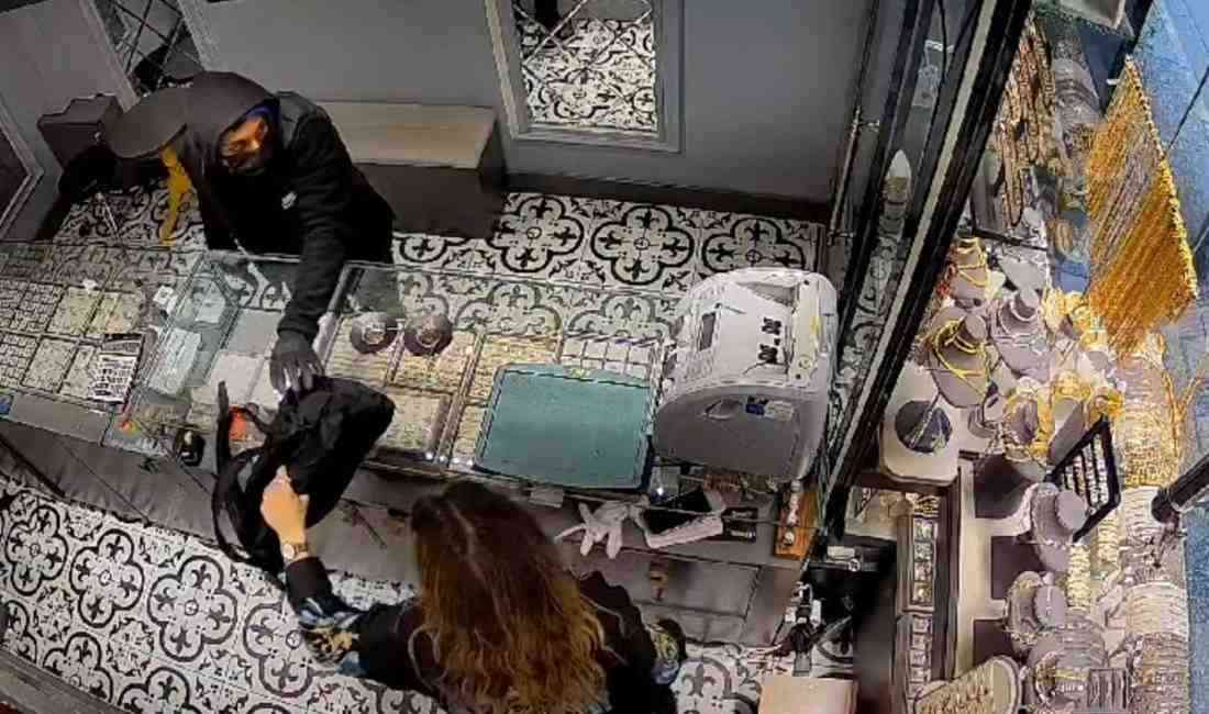 Balıkesir’in Karesi ilçesinde, silahla girdiği kuyumcu dükkanında soygun girişiminde bulunan