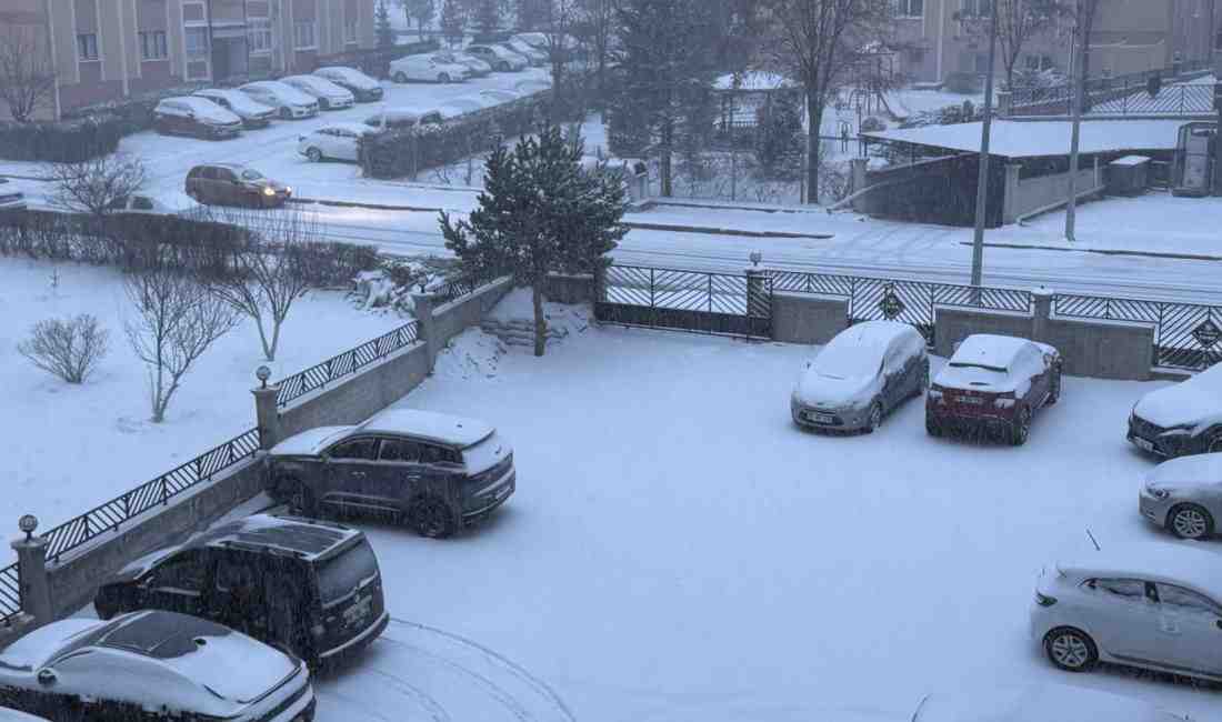 Sivas’ta Yoğun Kar Yağışı: Okullara 1 Gün Ara Verildi Sivas’ta akşam saatlerinde etkili olan yoğun kar yağışı ve tipi