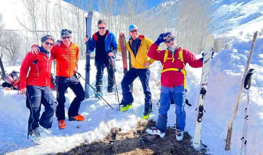 Hakkari’nin Yüksekova ilçesine gelen Slovenyalı 4 kişilik dağcı grup, 4