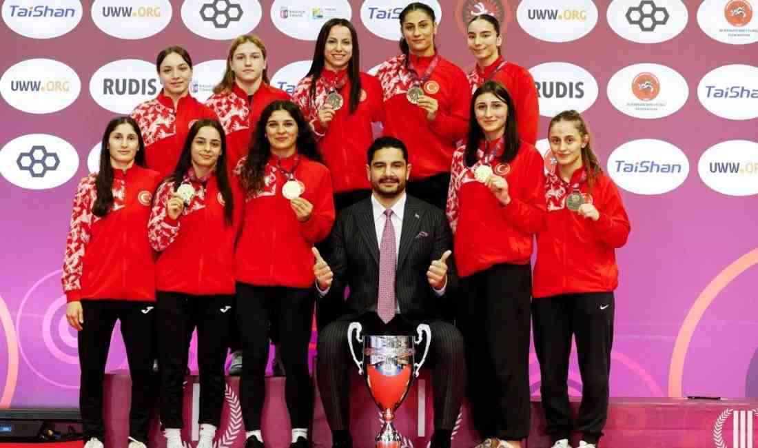 Türkiye Güreş Federasyonu Başkanı Taha Akgül, U23 Avrupa Şampiyonu olan